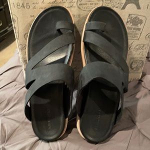 Women Merrell sandals size 11